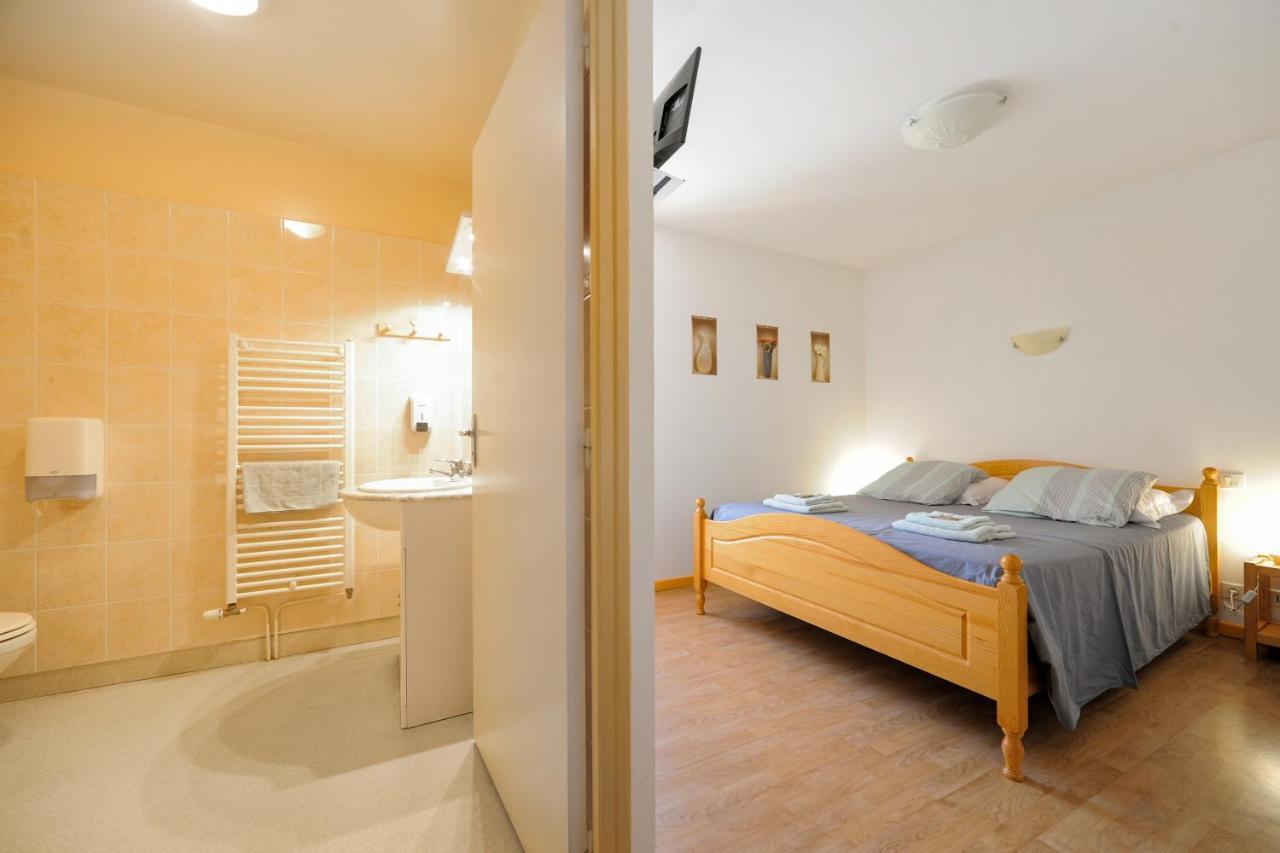 Rézentières Chambres D'Hotes De L'Auberge L'Astrassadou מראה חיצוני תמונה
